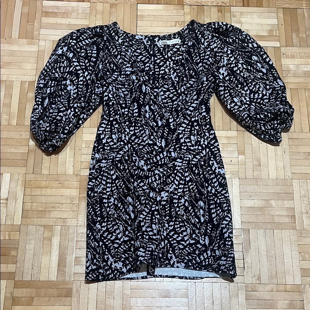 Zara Black and White Leaf Print Long Sleeve Dress